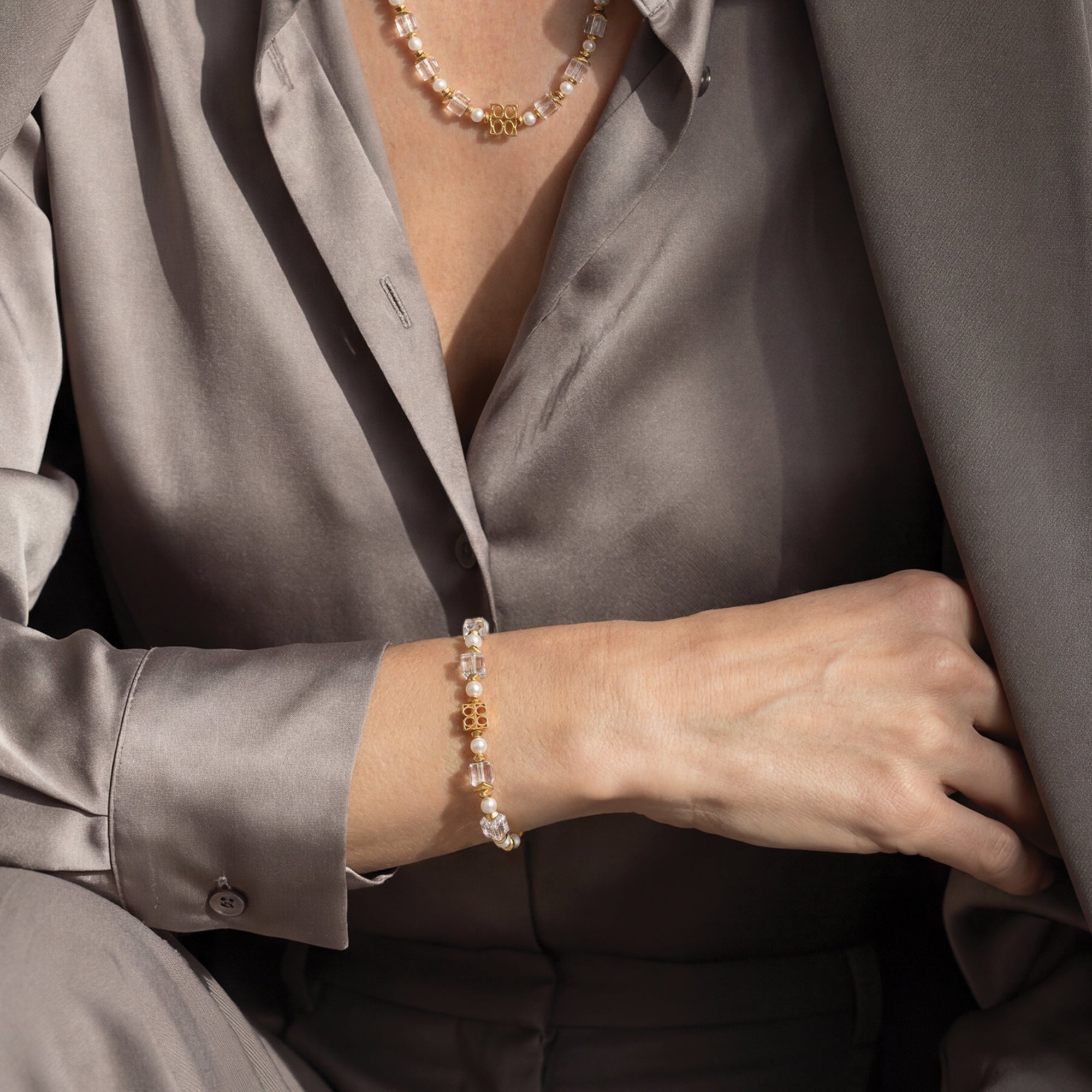 Fine Edition Gold Logo, Rock Crystal & Freshwater Pearl Bracelet 1039/30_1416