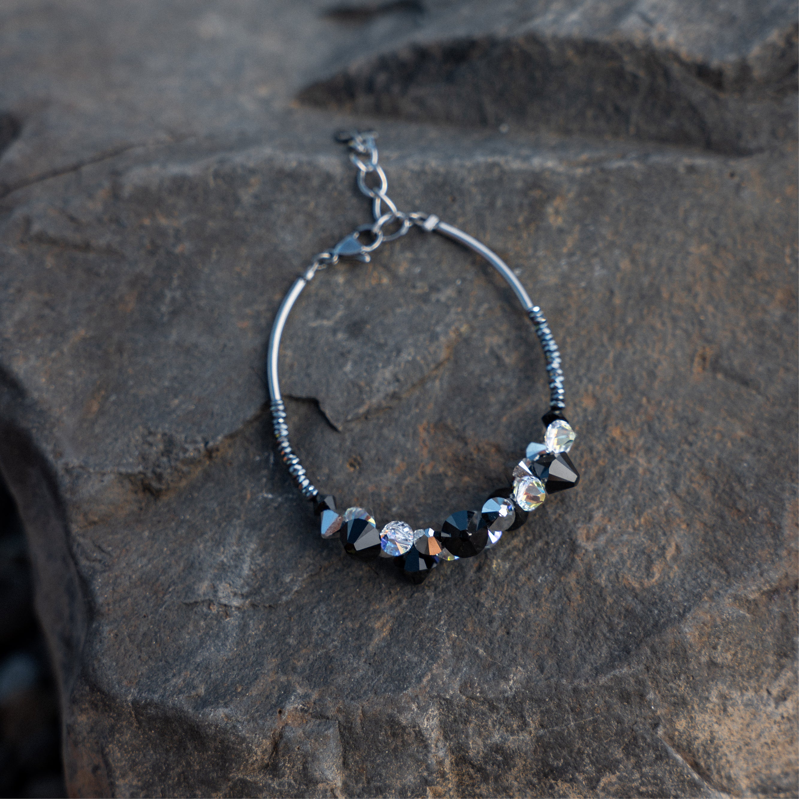 Radiating Black & Shimmering Crystal Bracelet 4640/30_1318