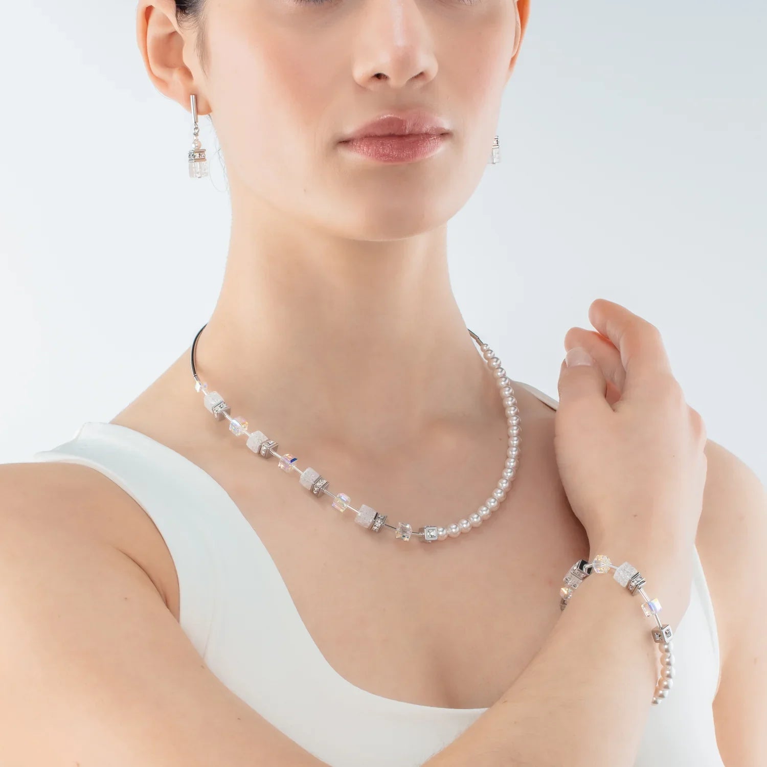 Fusion Crystal Pearls & White GeoCube Necklace 5086/10_1400